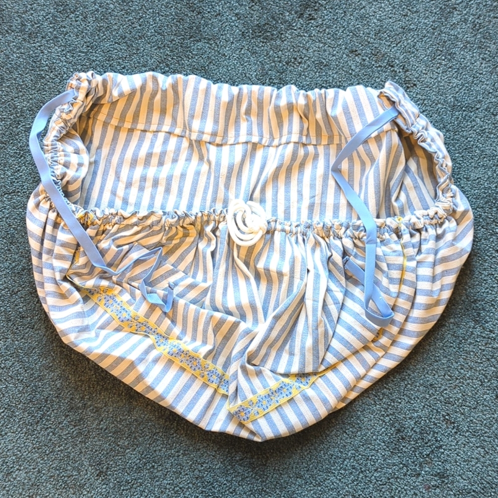 Harvest Apron Hand Crafted with drop pocket great for apple picking!